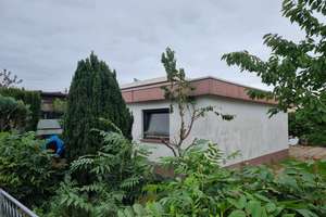 Großes Einfamilienhaus mit Garage und viel Potenzial
