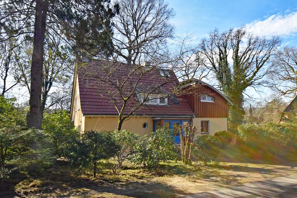 Immobilie in Aumühle - Generations-/Familienglück in der Villa Kunterbunt:  Geräumiges Einzelhaus auf 1.331 m² Grundstück - Bild 0