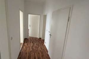 Frisch renovierte 3 raum Wohnung mit Balkon sucht neue Mieter – 4249 Großzschocher, Leipzig – Vorschaubild 2
