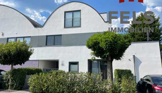 Bild von Außergewöhnliches 3-Familien-Haus – eine Ikone der Architektur in Spitzen-Wohnlage!