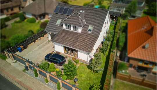 Bild von Wohnen, Leben, Genießen ,großzügiges Haus mit Remise & Outdoorküche