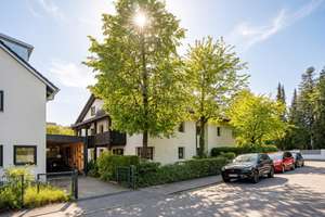 Ruhig gelegene 2-Zimmer-Dachgeschosswohnung mit hervorragender Anbindung – Die vollständige Adresse der Immobilie erhältst du vom Anbieter., 81827 Waldtrudering, München – Vorschaubild 1