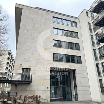 Büro mit Natursteinfassade und flexibler Raumgestaltung combine Transaction.