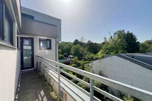 CHARMANTE 2-RAUM DACHGESCHOSSWOHNUNG IN KÖLN MÜNGERSDORF - DACHTERRASSE - AUFZUG - BLICK INS GRÜNE – Die vollständige Adresse der Immobilie erhältst du vom Anbieter., 50933 Müngersdorf, Köln – Vorschaubild 3