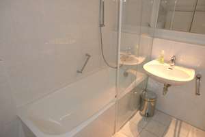 Wohnen im Grünen: 2-Zimmer-Wohnung mit Westterrasse u.  Gartenanteil Bogenhausen – 81927 Johanneskirchen, München – Vorschaubild 8