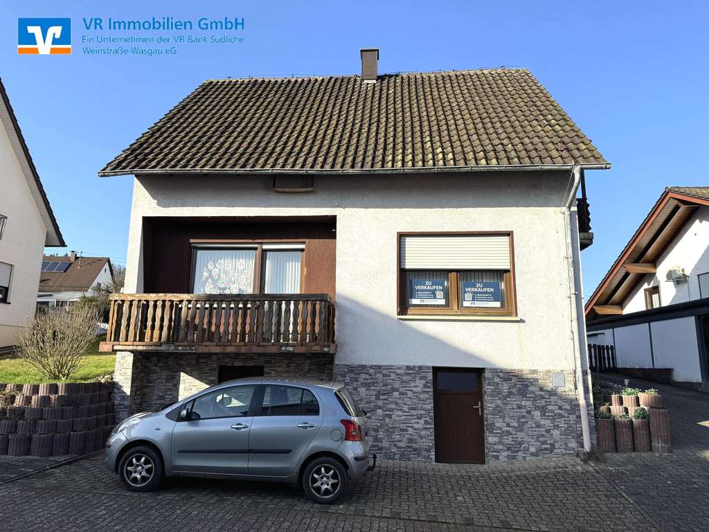 Immobilie in Fischbach bei Dahn - Großzügiges Ein- bis Zweifamilienwohnhaus in sehr ruhiger und familienfreundlicher Lage - Bild 0