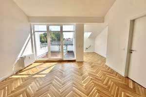 Wunderschöne 3-Zi.-Dachgeschoss-Wohnung mit großer Terrasse im Herzen von Lichterfelde-West