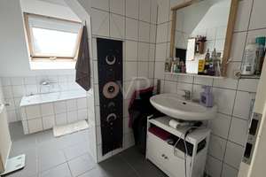 Lichtdurchflutete 2-Zimmer-Dachgeschosswohnung in zentraler Lage von Haan – Die vollständige Adresse der Immobilie erhältst du vom Anbieter., 42781 Haan – Vorschaubild 7