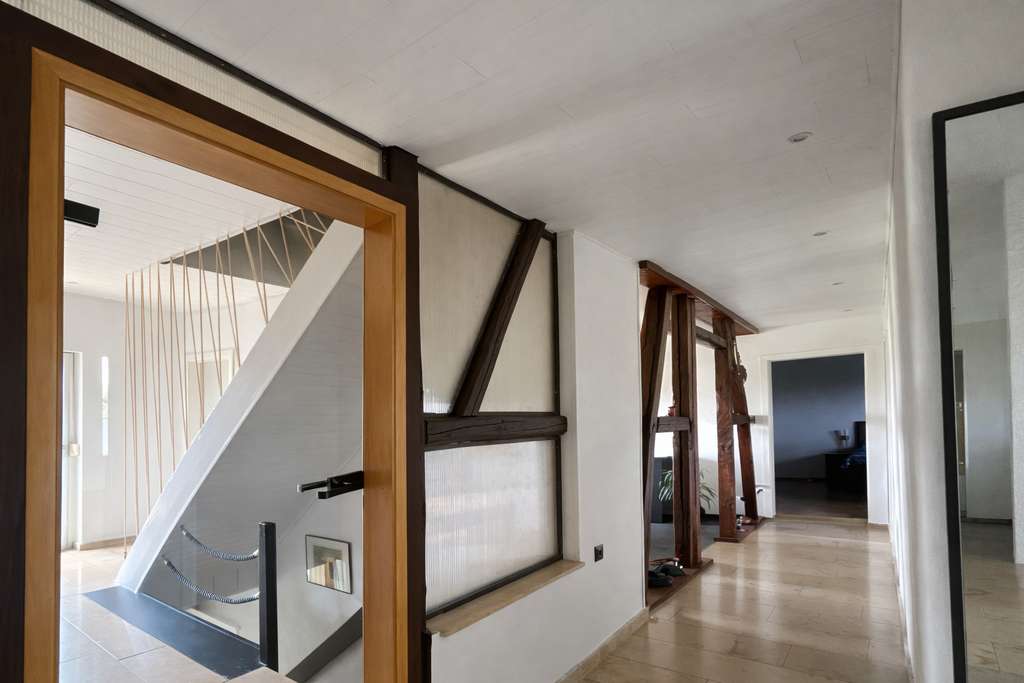 Immobilie in Waldeck - Großzügiges Zweifamilienhaus nahe Edersee mit großem Garten und Ausbaupotenzial - Bild 4