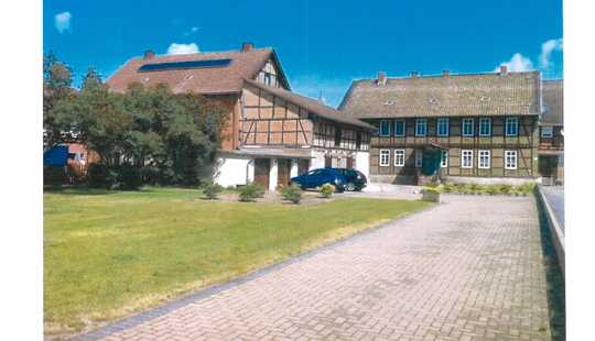 Bild von Charmantes Mehrfamilienhaus mitDenkmalschutz in Salzgitter – Wohnen, Arbeiten& Mieteinnahmen