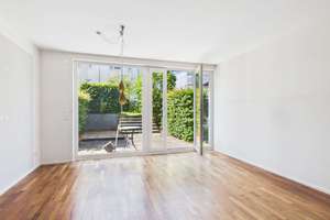 Schönes Reihenmittelhaus mit Terrasse, kleinem Garten und Dachterrasse in Hamburg-Poppenbüttel – Die vollständige Adresse der Immobilie erhältst du vom Anbieter., 22391 Poppenbüttel, Hamburg – Vorschaubild 1
