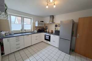 Sonnige modernisierte 2 Zimmer Dachgeschosswohnung mit Balkon, Kellerraum und TG-Stellplatz  – Am Dorfrand 50b, 38229 Gebhardshagen, Salzgitter – Vorschaubild 3