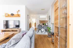 Exklusive 2-Zimmer-Wohnung mit großer Terrasse und hochwertiger Ausstattung – Saseler Chaussee 34, 22391 Wellingsbüttel, Hamburg – Vorschaubild 2