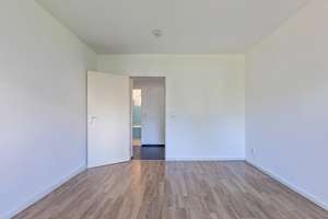 Bezugsfreie 3-Zimmer-Wohnung mit Südbalkon und Stellplatz in Berlin-Lichterfelde – Celsiusstraße 39, 12207 Lichterfelde, Berlin – Vorschaubild 6