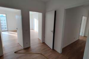 Helle 3-Zimmer-Wohnung mit Balkon in Berlin-Schöneberg – In den Alboingärten 15, 12103 Schöneberg, Berlin – Vorschaubild 4