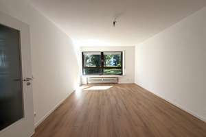 Sanierte 2,5 Zimmerwohnung mit Balkon und Einbauküche – 81375 Neuhadern, München – Vorschaubild 2