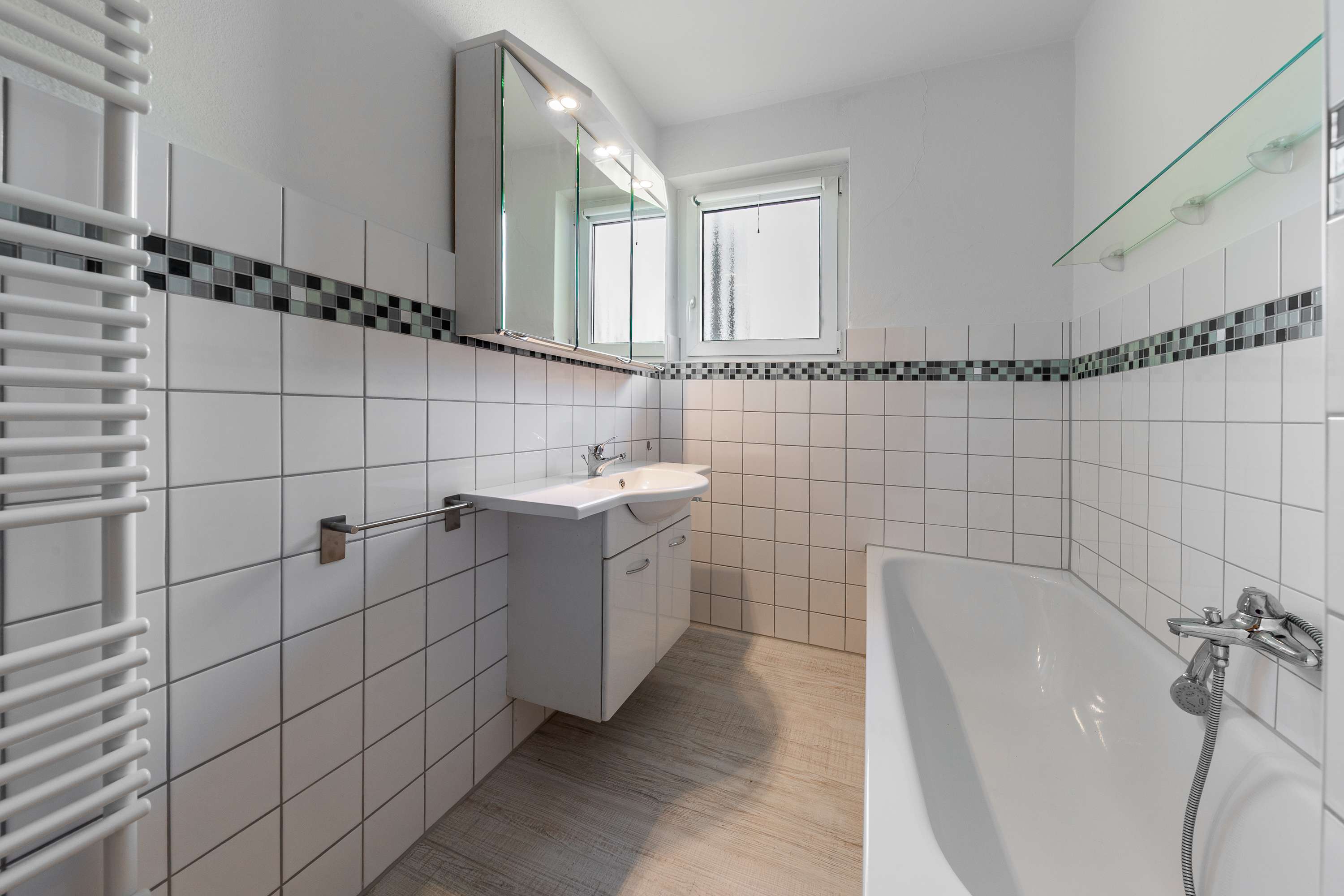 Immobilie in Estorf - Zwei Familien, ein Zuhause: Großes Grundstück, unendliche Möglichkeiten - Bild 3