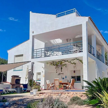 Freistehende Villa mit Pool, Meerblick, Dachterrasse, Grillplatz, Solarpaneelen und Touristenlizenz 