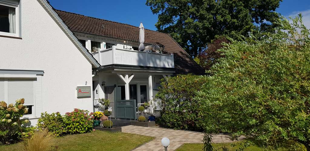 Gepflegte 2-Zimmer Wohnung + Küche und 2 Terrassen in Celle