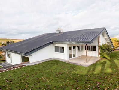 Einfamilienhaus mit großem Grundstück in ruhiger Feldrandlage