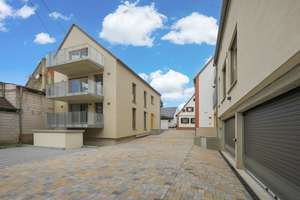 Schlüsselfertiges Dreifamilienhaus mit Zukunft – klare Architektur, flexibel nutzbar – Die vollständige Adresse der Immobilie erhältst du vom Anbieter., 76872 Freckenfeld – Vorschaubild 1