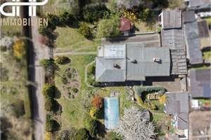 Charmantes Einfamilienhaus mit großem Grundstück, Pool, Sauna, Doppelgarage und Ausbaureserven – Die vollständige Adresse der Immobilie erhältst du vom Anbieter., 39122 Salbke, Magdeburg – Vorschaubild 2