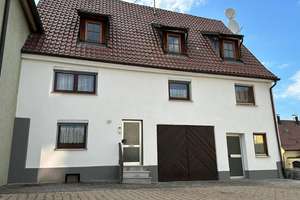 Großzügiges Einfamilienhaus mit Einliegerwohnung in Schömberg
 – Die vollständige Adresse der Immobilie erhältst du vom Anbieter., 72355 Schömberg – Vorschaubild 1