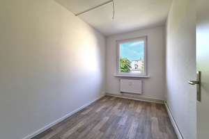 Chice Balkonwohnung mit Einbauküche im beliebten 2. OG, auf Wunsch mit Stellplatz – Maxim-Gorki-Straße 1, 9599 Freiberg – Vorschaubild 11