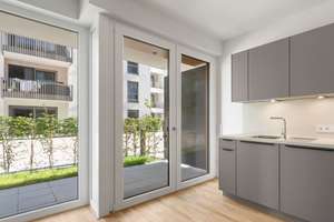 Erstbezug * 3 Zimmer Wohnung im EG * Gäste-WC * Balkon * Gartenanteil * Stellplatz möglich