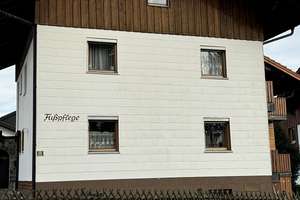 Zentrumsnahes Wohnhaus mit Einliegerwohnung in Bodenmais – viel Platz, schöner Garten uvm. – Die vollständige Adresse der Immobilie erhältst du vom Anbieter., 94249 Bodenmais – Vorschaubild 2