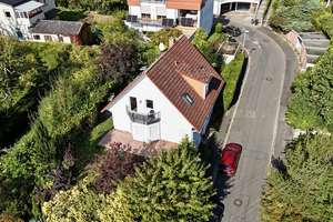 Gepflegtes EFH in Wiesbaden-Dotzheim * ruhige Höhenlage mit Garten & 2 Garagen – Die vollständige Adresse der Immobilie erhältst du vom Anbieter., 65199 Dotzheim, Wiesbaden – Vorschaubild 2