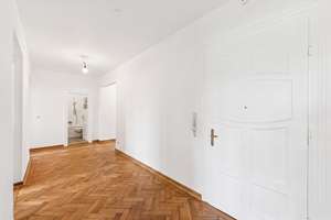 Helle 4-Zimmer-Altbauwohnung mit Aufzug und zwei Balkonen in Schwabing-West – Die vollständige Adresse der Immobilie erhältst du vom Anbieter., 80796 Neuschwabing, München – Vorschaubild 3