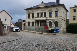 Ein Denkmal. Wohnhaus und Nebengelass