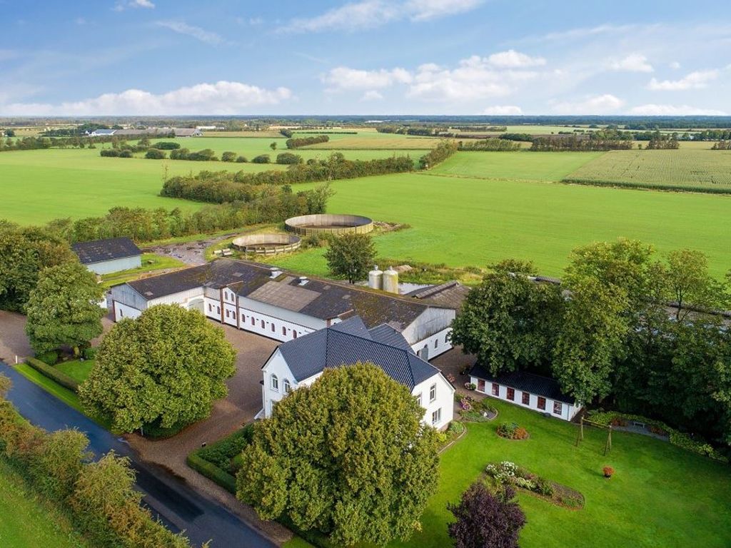 Großer und gut erhaltener Hof mit der Möglichkeit für einen