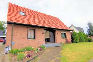 Geräumiges EFH mit ELW, Terrasse, Balkon, kleinem Garten und Garage in ruhiger Lage – Osnabrück – Vorschaubild 1