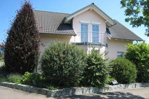 *Hochwertig und top gepflegt* Freistehendes Einfamilienhaus in einem gehobenen Wohngebiet – Die vollständige Adresse der Immobilie erhältst du vom Anbieter., 72581 Dettingen an der Erms – Vorschaubild 2