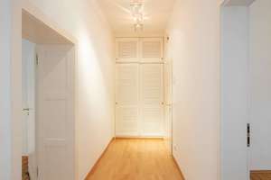 Zeitloses Altbaudomizil im Herzen von Neuhausen – Die vollständige Adresse der Immobilie erhältst du vom Anbieter., 80634 Neuhausen, München – Vorschaubild 3