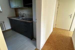 Helle 3-Zimmer-Wohnung mit neuem Bad & separatem Büro im Zweifamilienhaus – Georg-Friedrich-Händel-Straße 6, 72766 Reutlingen-Mitte, Reutlingen – Vorschaubild 2
