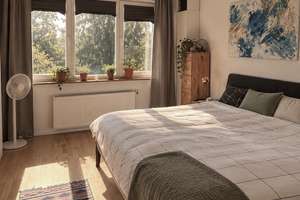 Großzügige 4,5 Zimmer Dachgeschosswohnung mit viel Licht, Kamin und großem Gemeinschaftsgarten – 50739 Bilderstöckchen, Köln – Vorschaubild 11