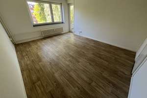 Frisch renovierte 2,5 Zimmer-Wohnung mit Balkon und modernisierten Tageslichtbad mit Wanne – Fregattenstr. 16, 23558 Buntekuh, Lübeck – Vorschaubild 2