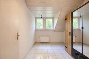 Kompakte Dachgeschosswohnung mit Entwicklungspotenzial – Die vollständige Adresse der Immobilie erhältst du vom Anbieter., 47798 Stadtmitte, Krefeld – Vorschaubild 6