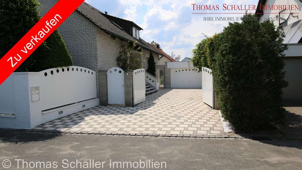 Immobilie in Seukendorf - Exklusives Zweifamilienhaus mit 3 Einheiten, Erdwärmepumpe  Wellnessbereich in ruhiger Lage - Bild 0