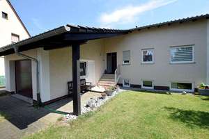 Geräumiges Zweifamilienhaus mit Garten und Garage in ruhiger Lage – Die vollständige Adresse der Immobilie erhältst du vom Anbieter., 63543 Neuberg – Vorschaubild 1