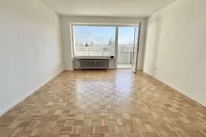 Fürth-Dambach ! Helle 3-ZW 80 m², großer Balkon, 4.OG mit Aufzug.