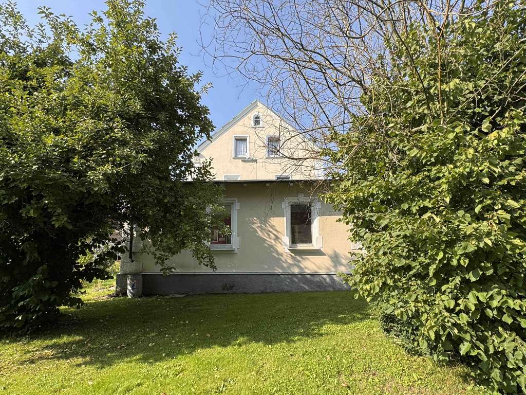 Immobilie in Arzberg - Herrschaftliches, großzügiges Einfamilienhaus mit Garten und Doppelgarage - Bild 3