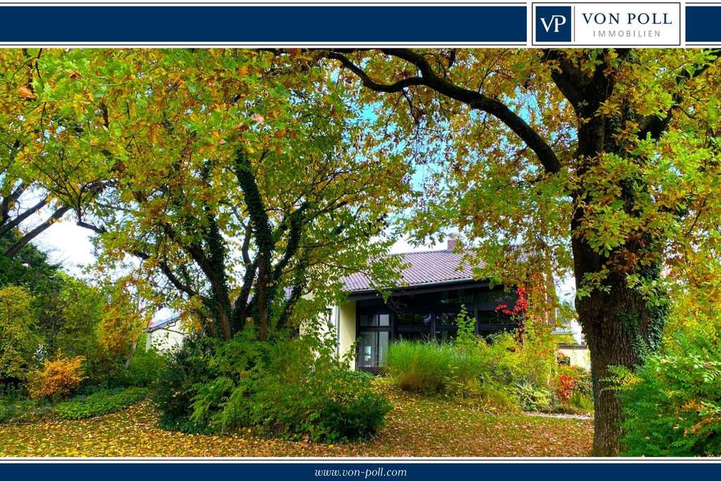 Immobilie in Grafing bei München - Charaktervolle Villa mit Schwimmbad und 390 m² Platz zum Wohnen auf großzügigem Grundstück in Bestla - Bild 0