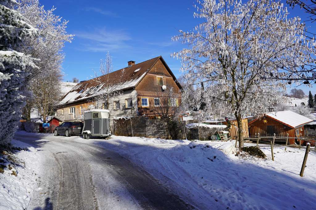 Immobilie in Weiler-Simmerberg - Vielseitig nutzbares großes Bauernhaus zwischen Lindenberg und Weiler - Bild 0