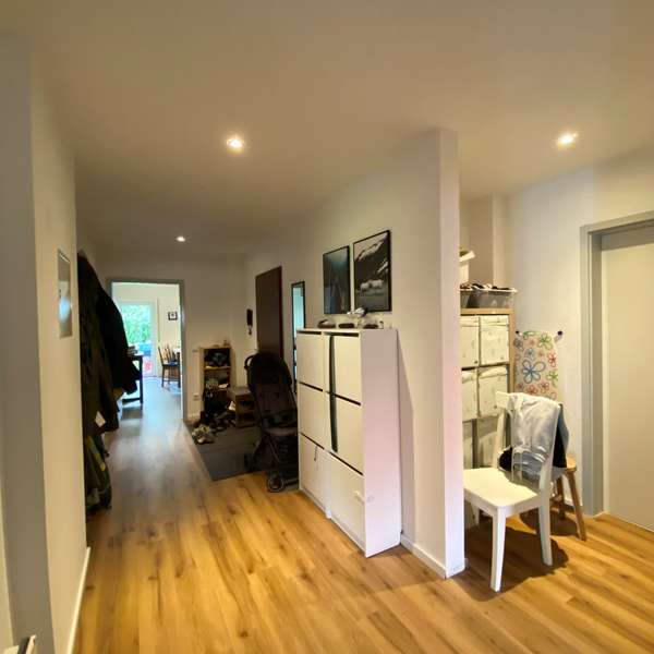 *** Großzügige, helle 5-Zimmer-Erdgeschoss-Wohnung mit Terrasse und Gemeinschaftsgarten ****