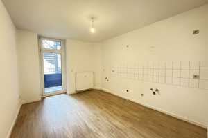 Helle 3-Raum-Wohnung mit Balkon zu vermieten - WG-geeignet - – Leipziger Straße 27, 39112 Magdeburg – Vorschaubild 4