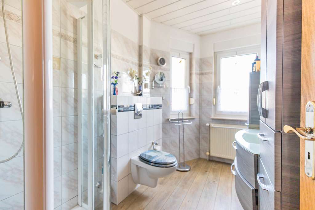 Immobilie in Putbus - Wassernähe u. Feldrandlage! Mehrfamilien-/Mehrgenerationenhaus mit Keller in 18581 Putbus-Lauterbach - Bild 4